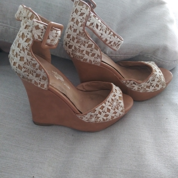 Lace crochet wedges - Picture 2 of 4